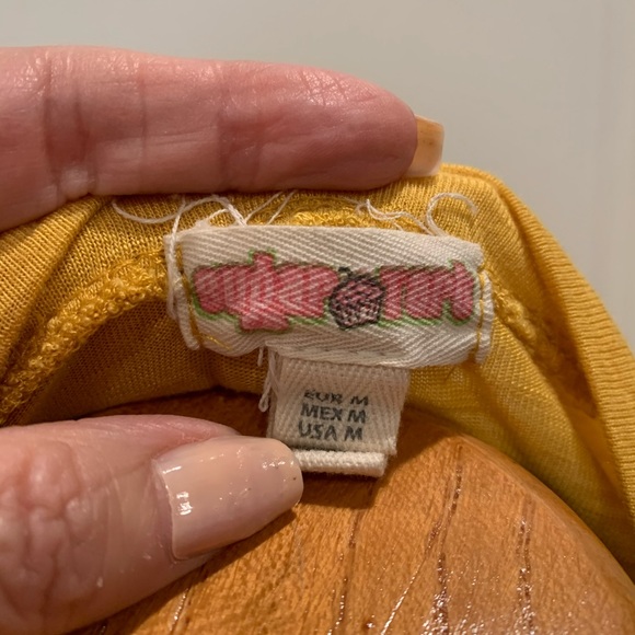 Yellow feather print t-shirt 🌸Size: Medium - Picture 4 of 4